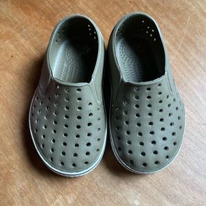 Toddler Natives slip on shoes size 7 toddler - Olive green